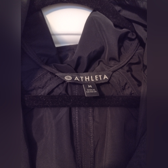 Athleta black rain drop jacket w/ adjustable hood and waist size medium NWOT - Picture 4 of 7